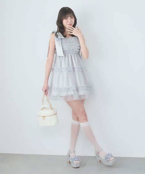MAJESTIC LEGON（マジェスティックレゴン）の「フリルチュールミニワンピース（ワンピース・レディース・アイボリー/グレイッシュベージュ/ブラック/ピンク/ライトグリーン/ブルー系その他5・MEDIUM）」の7枚目の写真