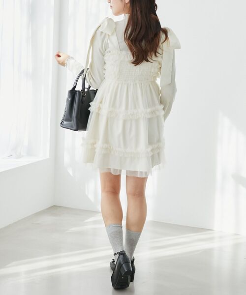 MAJESTIC LEGON（マジェスティックレゴン）の「フリルチュールミニワンピース（ワンピース・レディース・アイボリー/グレイッシュベージュ/ピンク/ライトグリーン/ブラック・MEDIUM）」の14枚目の写真