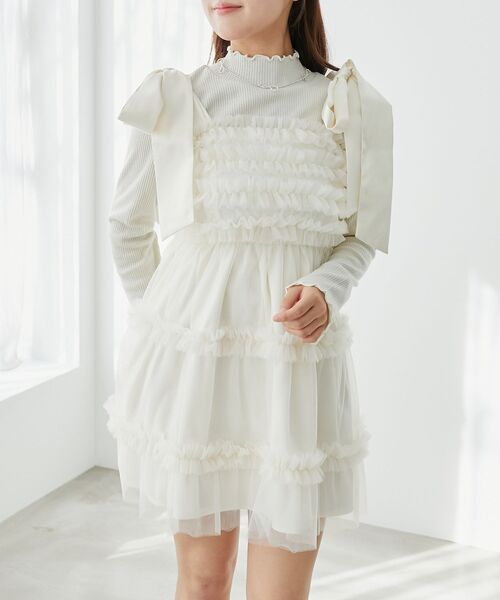 MAJESTIC LEGON（マジェスティックレゴン）の「フリルチュールミニワンピース（ワンピース・レディース・アイボリー/グレイッシュベージュ/ピンク/ライトグリーン/ブラック・MEDIUM）」の15枚目の写真