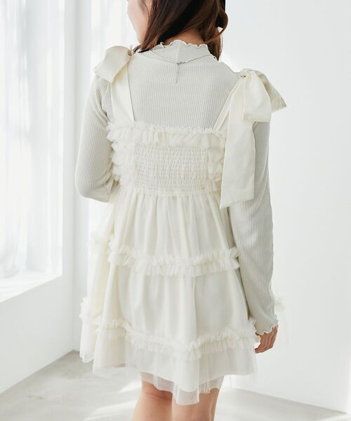 MAJESTIC LEGON（マジェスティックレゴン）の「フリルチュールミニワンピース（ワンピース・レディース・アイボリー/グレイッシュベージュ/ピンク/ライトグリーン/ブラック・MEDIUM）」の17枚目の写真