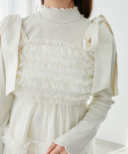 MAJESTIC LEGON（マジェスティックレゴン）の「フリルチュールミニワンピース（ワンピース・レディース・アイボリー/グレイッシュベージュ/ピンク/ライトグリーン/ブラック・MEDIUM）」の18枚目の写真