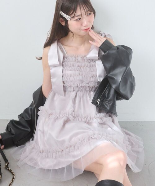 MAJESTIC LEGON（マジェスティックレゴン）の「フリルチュールミニワンピース（ワンピース・レディース・アイボリー/グレイッシュベージュ/ピンク/ライトグリーン/ブラック・MEDIUM）」の19枚目の写真