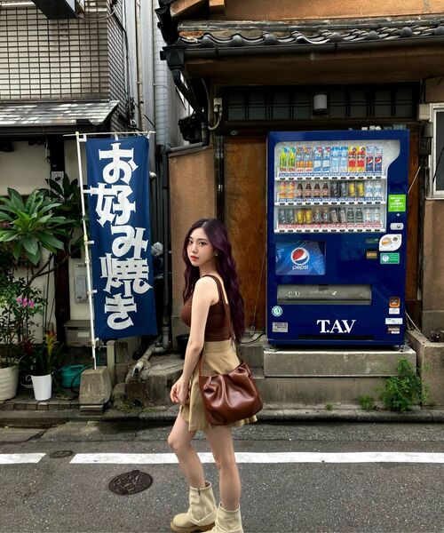 HOZE(ホジェ)の「ギャビークロス_2カラー(メッセンジャーバッグ・レディース・ブラック/レンガ・FREE)」の4枚目の写真