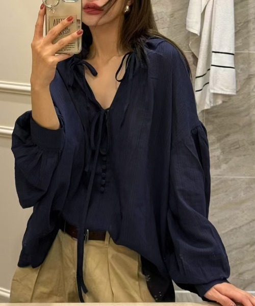 ONEP STAR(ワンピスター)の「リボン付きフリルネックブラウス(シャツ/ブラウス・レディース・ホワイト/ベージュ/ネイビー・FREE)」の4枚目の写真