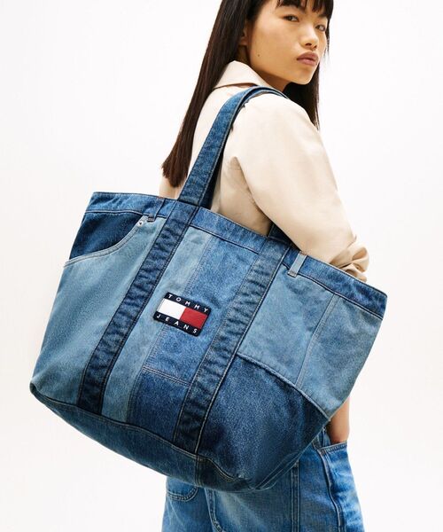 tommy jeans(トミー ジーンズ)の「デニムパッチワークトート(トートバッグ・レディース・ブルー・FREE)」の5枚目の写真