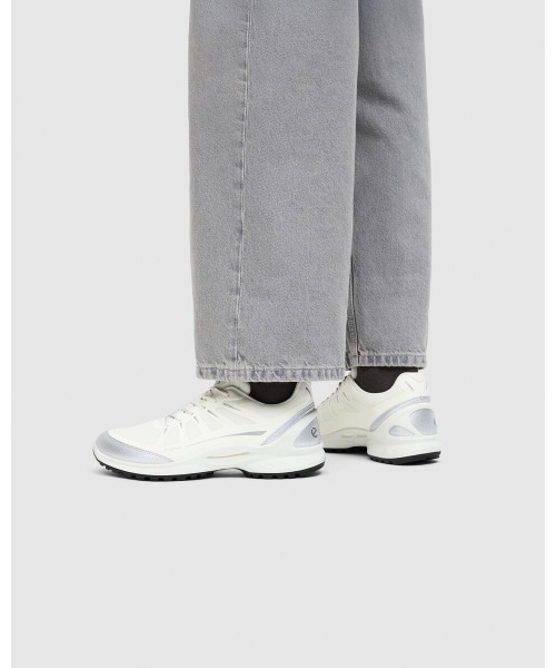 ECCO(エコー)の「ECCO 高性能 歩きやすい BIOM ENERGI メンズ スニーカー(スニーカー・メンズ・ホワイト・43/42/41/40)」の4枚目の写真