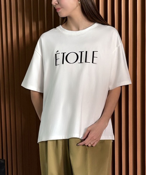 ELFRANK(エルフランク)の「フロッキー ロゴプリント 半袖 Tシャツ《着用動画あり》(Tシャツ/カットソー・レディース・チャコールグレー/オフホワイト・L/M)」の3枚目の写真
