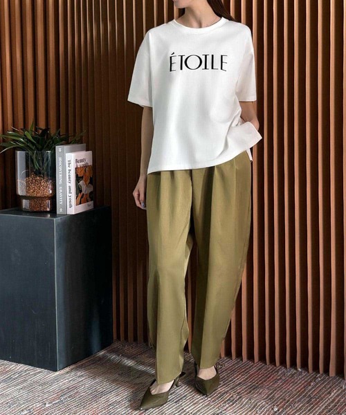 ELFRANK(エルフランク)の「フロッキー ロゴプリント 半袖 Tシャツ《着用動画あり》(Tシャツ/カットソー・レディース・チャコールグレー/オフホワイト・L/M)」の5枚目の写真
