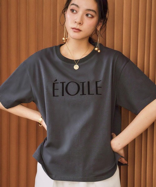 ELFRANK(エルフランク)の「フロッキー ロゴプリント 半袖 Tシャツ《着用動画あり》(Tシャツ/カットソー・レディース・チャコールグレー/オフホワイト・L/M)」の14枚目の写真
