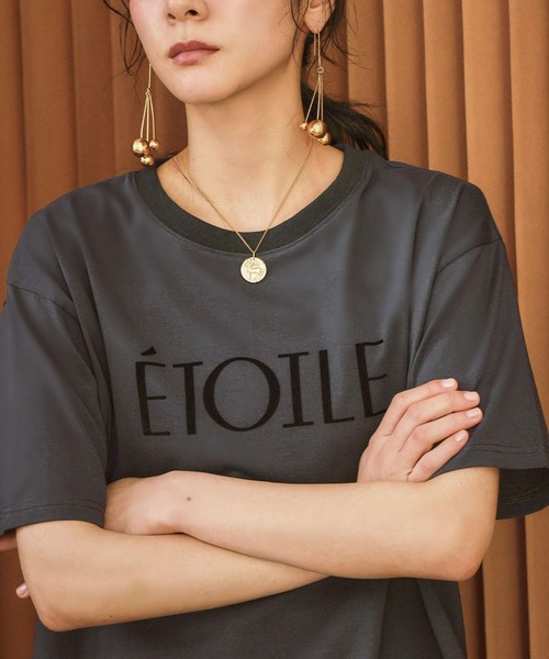 ELFRANK(エルフランク)の「フロッキー ロゴプリント 半袖 Tシャツ《着用動画あり》(Tシャツ/カットソー・レディース・チャコールグレー/オフホワイト・L/M)」の15枚目の写真