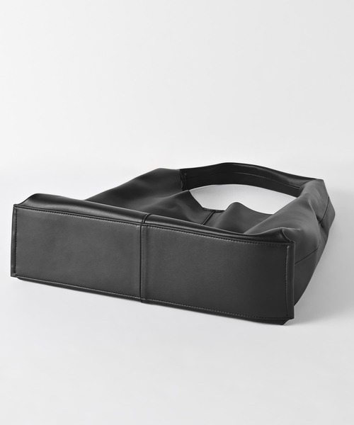 STYLE DELI（スタイルデリ）の「【DELI by】トライアングルフォルム・リアルレザートートバッグ（トートバッグ・レディース・ブラック・FREE）」の12枚目の写真