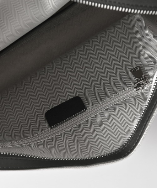 STYLE DELI（スタイルデリ）の「【DELI by】トライアングルフォルム・リアルレザートートバッグ（トートバッグ・レディース・ブラック・FREE）」の19枚目の写真