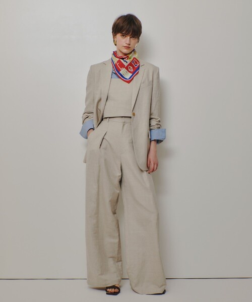 allureville（アルアバイル）の「シャークスキンシングルオーバージャケット（テーラードジャケット・レディース・ベージュ/ブラック/オフホワイト・1/2）」の11枚目の写真