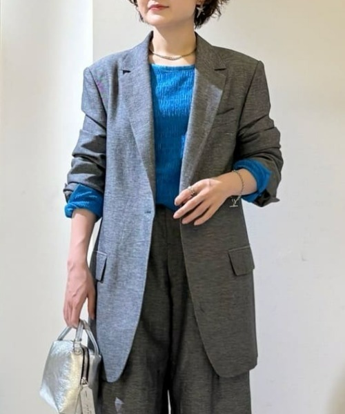 allureville(アルアバイル)の「シャークスキンシングルオーバージャケット(テーラードジャケット・レディース・ベージュ/ブラック/オフホワイト・1/2)」の3枚目の写真
