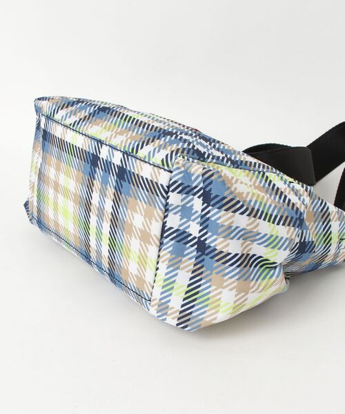 Vivienne Westwood（ヴィヴィアンウエストウッド）の「HENRY SMALL TOTE（トートバッグ・レディース・イエロー・FREE）」の3枚目の写真