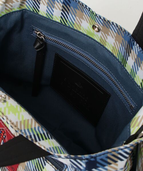 Vivienne Westwood（ヴィヴィアンウエストウッド）の「HENRY SMALL TOTE（トートバッグ・レディース・イエロー・FREE）」の4枚目の写真