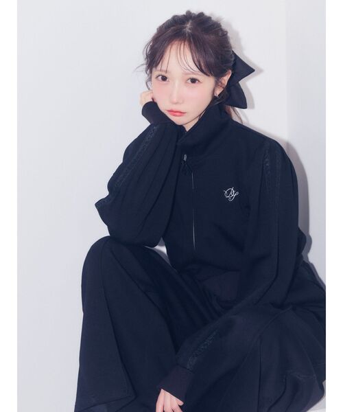 dazzlin（ダズリン）の「【≠ME 谷崎早耶コラボ】レースラインジップスウェット（スウェット・レディース・ブラック/ピンク/グレー・MEDIUM/SMALL）」の2枚目の写真