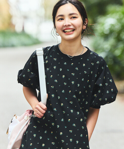 FREAK'S STORE(フリークスストア)の「THOUSAND MILE × FREAK'S STORE/サウザンドマイル 別注 UVカット パフスリーブワンピース/デニムライク/花柄(ワンピース・レディース・その他9/ネイビー・フリ-)」の16枚目の写真
