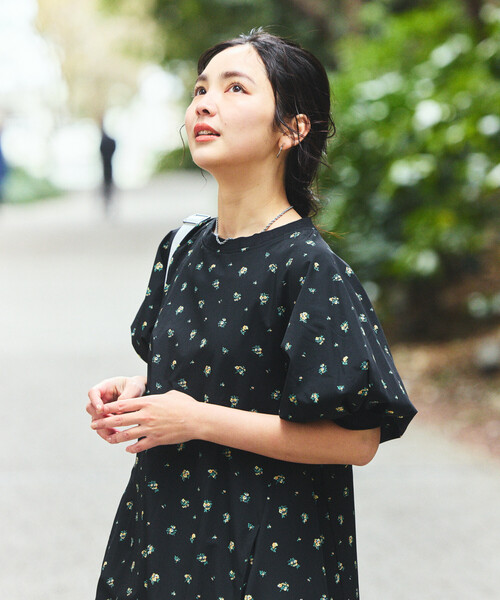FREAK'S STORE(フリークスストア)の「THOUSAND MILE × FREAK'S STORE/サウザンドマイル 別注 UVカット パフスリーブワンピース/デニムライク/花柄(ワンピース・レディース・その他9/ネイビー・フリ-)」の17枚目の写真