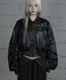 ETRE AU SOMMET（エトレオソメ）の「Chest Belt Tipstop Shirring Crop Jacket (Black)（ナイロンジャケット）」