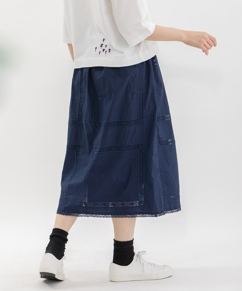 nop de nod(ノップドゥノッド)の「ハンカチ風刺繍レーススカート(スカート・レディース・オフホワイト/ネイビー/ライトグレー・3)」の3枚目の写真