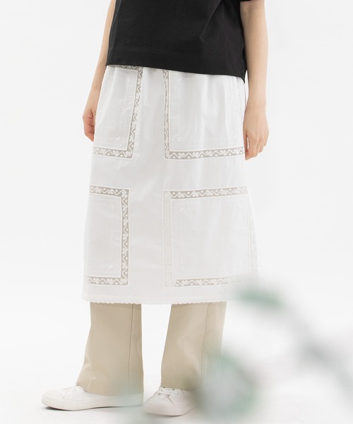 nop de nod(ノップドゥノッド)の「ハンカチ風刺繍レーススカート(スカート・レディース・オフホワイト/ネイビー/ライトグレー・3)」の2枚目の写真