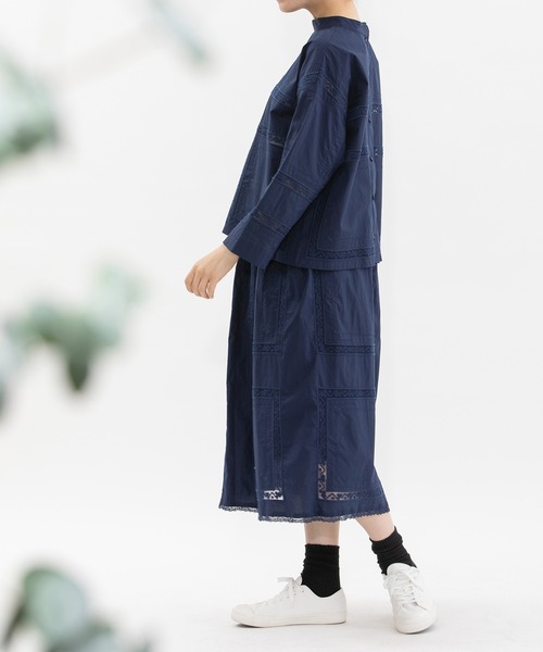 nop de nod(ノップドゥノッド)の「ハンカチ風刺繍レーススカート(スカート・レディース・オフホワイト/ネイビー/ライトグレー・3)」の4枚目の写真