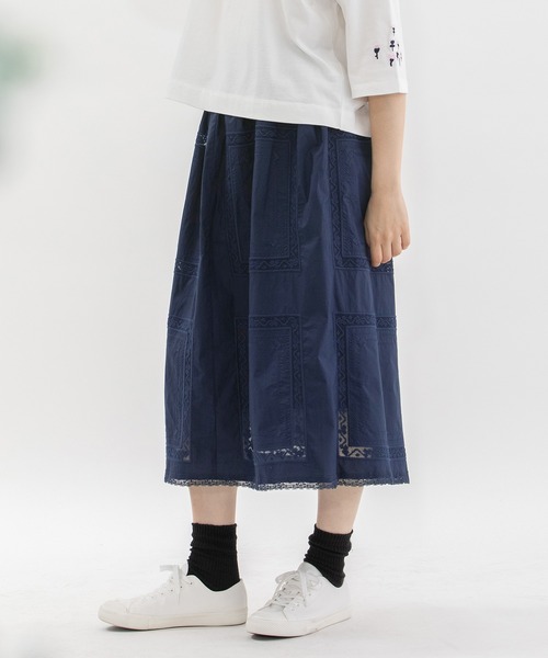 nop de nod(ノップドゥノッド)の「ハンカチ風刺繍レーススカート(スカート・レディース・オフホワイト/ネイビー/ライトグレー・3)」の6枚目の写真