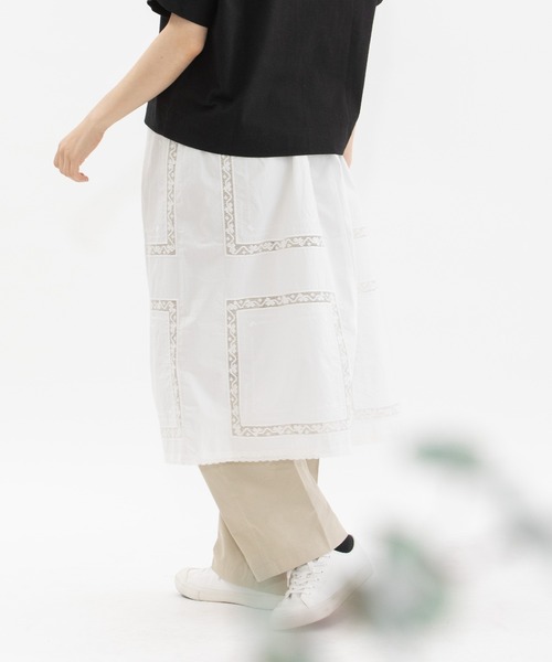 nop de nod(ノップドゥノッド)の「ハンカチ風刺繍レーススカート(スカート・レディース・オフホワイト/ネイビー/ライトグレー・3)」の14枚目の写真
