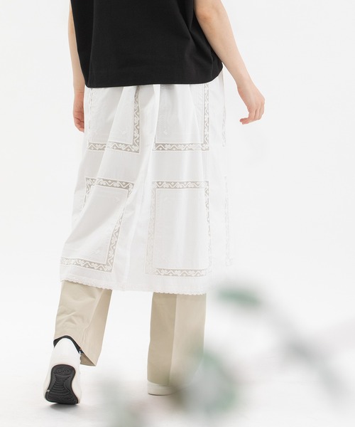 nop de nod(ノップドゥノッド)の「ハンカチ風刺繍レーススカート(スカート・レディース・オフホワイト/ネイビー/ライトグレー・3)」の15枚目の写真