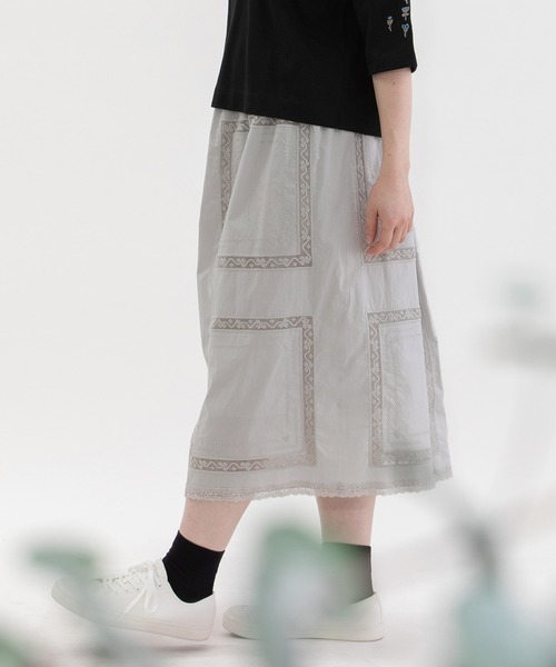nop de nod(ノップドゥノッド)の「ハンカチ風刺繍レーススカート(スカート・レディース・オフホワイト/ネイビー/ライトグレー・3)」の22枚目の写真