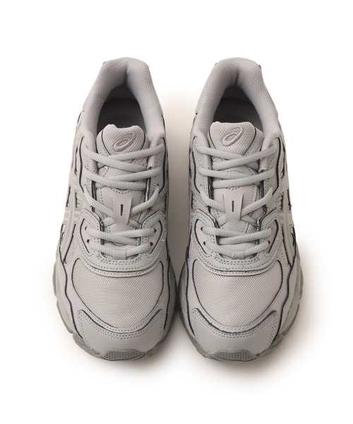 ASICS(アシックス)の「asics GEL-NYC / アシックス ゲル NYC(スニーカー・メンズ・グレー・26.0cm/26.5cm/27.0cm/27.5cm/28.0cm/28.5cm/25.0cm/23.5cm/24.0cm/24.5cm/23.0cm)」の2枚目の写真