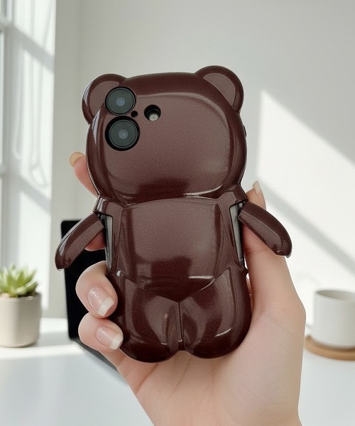 Fun & Daily(ファンアンドデイリー)の「Stand Bear iPhone Case 16 17 Pro ProMax / アイフォンケース(スマホケース/カバー・レディース・ワインレッド/グレイッシュベージュ・iPhone 16/iPhone 16 Pro/iPhone 17/iPhone 17 Pro/iPhone 17 Pro Max)」の2枚目の写真