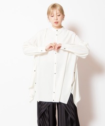 ボタンアレンジシャツ