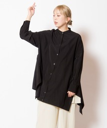 ボタンアレンジシャツ