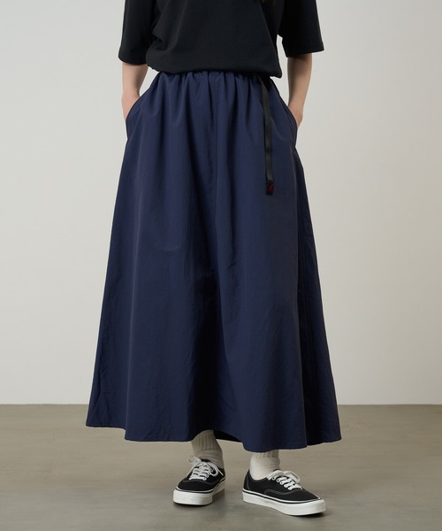 Gramicci（グラミチ）の「NYLON FLARE SKIRT｜ナイロンフレアスカート（スカート・レディース・ブラック/ブラウン系その他/ネイビー系/グリーン系その他/キナリ・XL/L/M/S）」の5枚目の写真