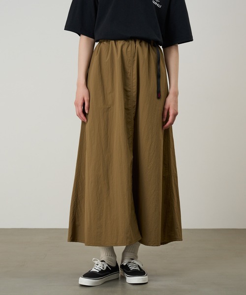 Gramicci（グラミチ）の「NYLON FLARE SKIRT｜ナイロンフレアスカート（スカート・レディース・ブラック/ブラウン系その他/ネイビー系/グリーン系その他/キナリ・XL/L/M/S）」の4枚目の写真