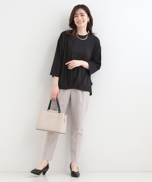 SHOO・LA・RUE(シューラルー)の「【ひんやり/UV/体型カバー】とろみフロントタック7分袖ゆるトップス(Tシャツ/カットソー・レディース・ライトグリーン/ライトベージュ/ブラック/ホワイト系5・00)」の7枚目の写真