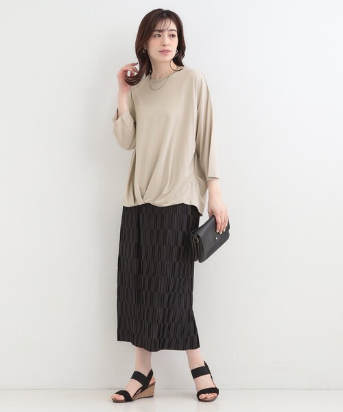 SHOO・LA・RUE(シューラルー)の「【ひんやり/UV/体型カバー】とろみフロントタック7分袖ゆるトップス(Tシャツ/カットソー・レディース・ライトグリーン/ライトベージュ/ブラック/ホワイト系5・00)」の15枚目の写真