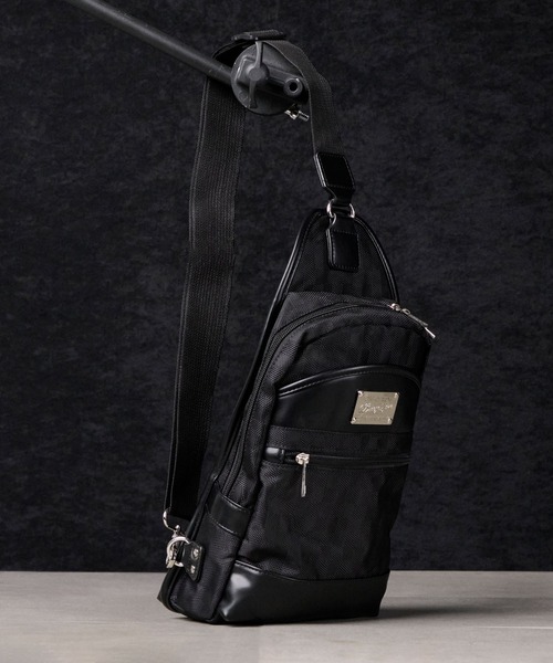 CALIFORNIA OUTFITTERS(カリフォルニア アウトフィッターズ)の「3C13 背面エアメッシュ クロスボディバッグ シンプル ワンショルダーバッグ(ボディバッグ/ウエストポーチ・メンズ・ブラック・ONESIZE)」の4枚目の写真