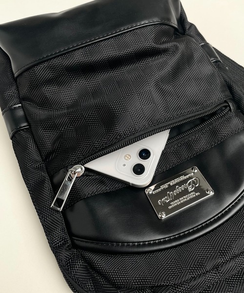 CALIFORNIA OUTFITTERS(カリフォルニア アウトフィッターズ)の「3C13 背面エアメッシュ クロスボディバッグ シンプル ワンショルダーバッグ(ボディバッグ/ウエストポーチ・メンズ・ブラック・ONESIZE)」の6枚目の写真