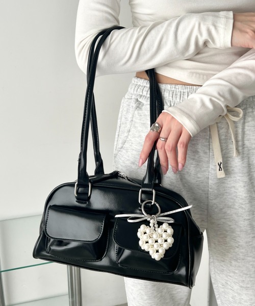 wears(ウェアーズ)の「フロントポケットボストンショルダーバッグ(ショルダーバッグ・レディース・ホワイト/ブラック・FREE)」の2枚目の写真