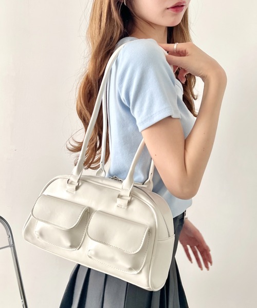 wears(ウェアーズ)の「フロントポケットボストンショルダーバッグ(ショルダーバッグ・レディース・ホワイト/ブラック・FREE)」の3枚目の写真