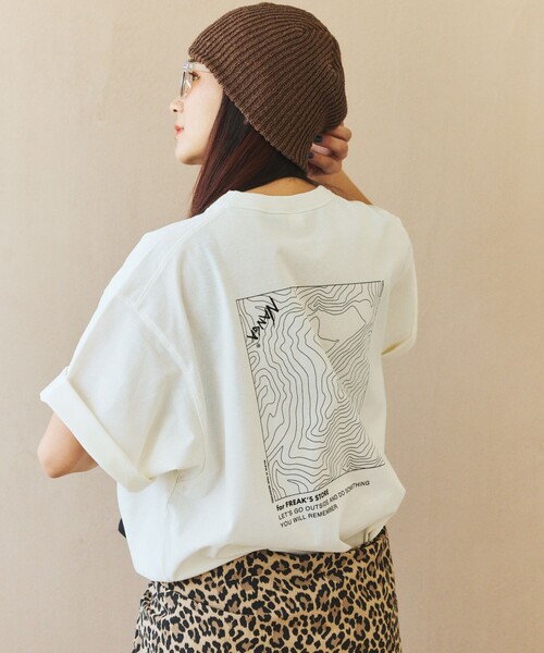 NANGA(ナンガ)の「NANGA × FREAK'S STORE/ナンガ × フリークスストア 別注 ECO HYBRID CONTOUR LOGO TEE エコハイブリッド ルーズフィット ロゴ Tシャツ(Tシャツ/カットソー・メンズ・ブラック/ホワイト/グレー・MEDIUM/LARGE)」の2枚目の写真