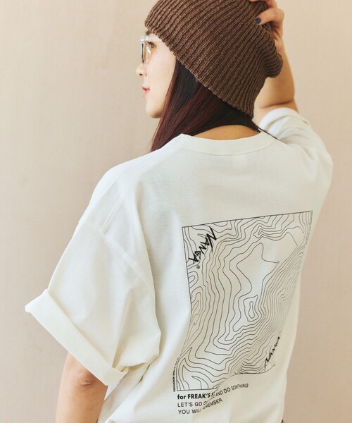 NANGA(ナンガ)の「NANGA × FREAK'S STORE/ナンガ × フリークスストア 別注 ECO HYBRID CONTOUR LOGO TEE エコハイブリッド ルーズフィット ロゴ Tシャツ(Tシャツ/カットソー・メンズ・ブラック/ホワイト/グレー・MEDIUM/LARGE)」の6枚目の写真