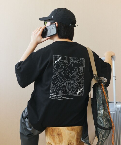 NANGA(ナンガ)の「NANGA × FREAK'S STORE/ナンガ × フリークスストア 別注 ECO HYBRID CONTOUR LOGO TEE エコハイブリッド ルーズフィット ロゴ Tシャツ(Tシャツ/カットソー・メンズ・ブラック/ホワイト/グレー・MEDIUM/LARGE)」の9枚目の写真