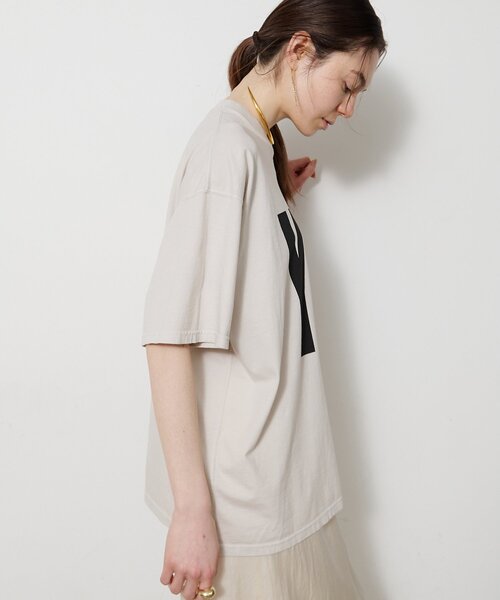 Whim Gazette(ウィムガゼット)の「【KATHARINE HAMNETT】別注YOU Tシャツ(Tシャツ/カットソー・レディース・オフホワイト/ベージュ・FREE)」の21枚目の写真