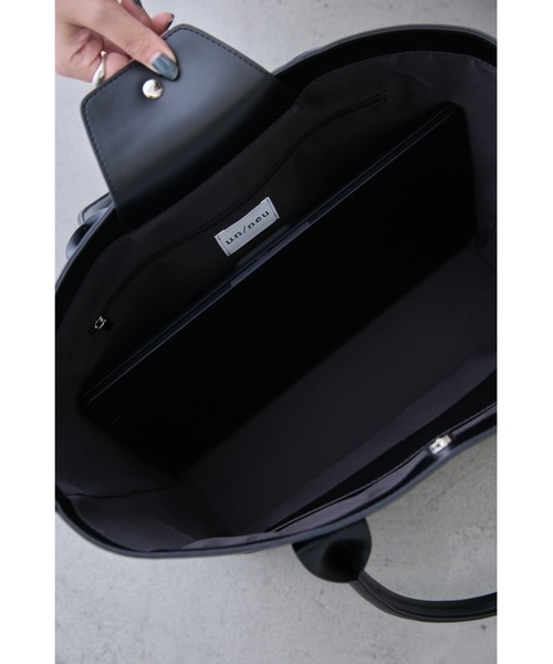 un/neu(アンノイ)の「アーチハンドルグロッシーBIGトート / A4、PC14inch可能 / 大容量バッグ(トートバッグ・レディース・アイボリー/ブラック/ブラウン・FREE)」の8枚目の写真