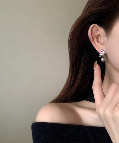 LA VORAGINE(ラ ヴォラジネ)の「大人可愛い高級感 パープルピアス 結婚式 お呼ばれピアス 二次会 同窓会 お呼ばれ オケージョン(ピアス(両耳用)・レディース・ライトパープル/ホワイト/グレー・FREE)」の2枚目の写真