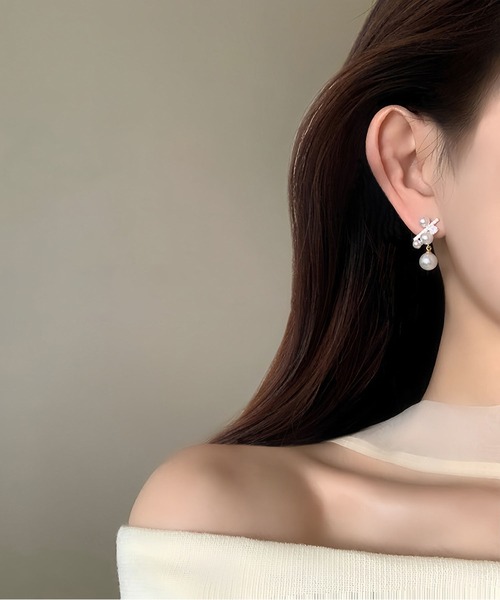 LA VORAGINE(ラ ヴォラジネ)の「大人可愛い高級感 パープルピアス 結婚式 お呼ばれピアス 二次会 同窓会 お呼ばれ オケージョン(ピアス(両耳用)・レディース・ライトパープル/ホワイト/グレー・FREE)」の1枚目の写真